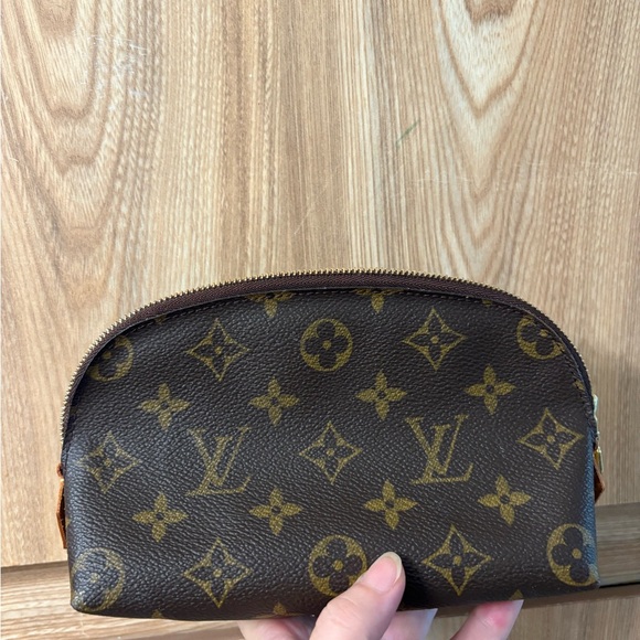 Auth LOUIS VUITTON Monogram Pochette Cosmetic PM Cosmetic Pouch - Picture 4 of 14